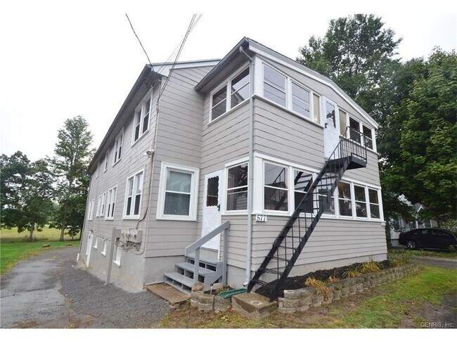 Foto del edificio - 575 Ridge Rd