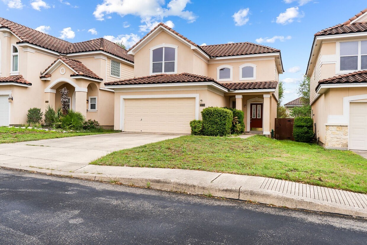 Primary Photo - 3 Bedroom/2.5 Bath Villas at Canyon Golf S...