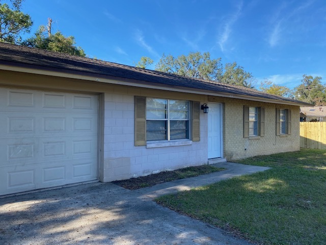 Building Photo - 3/1 in Orange City off Blue Springs Avenue...