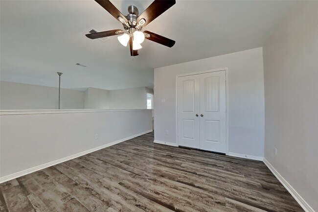 Building Photo - 22562 Valley Canyon