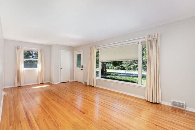 Foto del edificio - 4 Bed | 2 bath House in Andover School Dis...