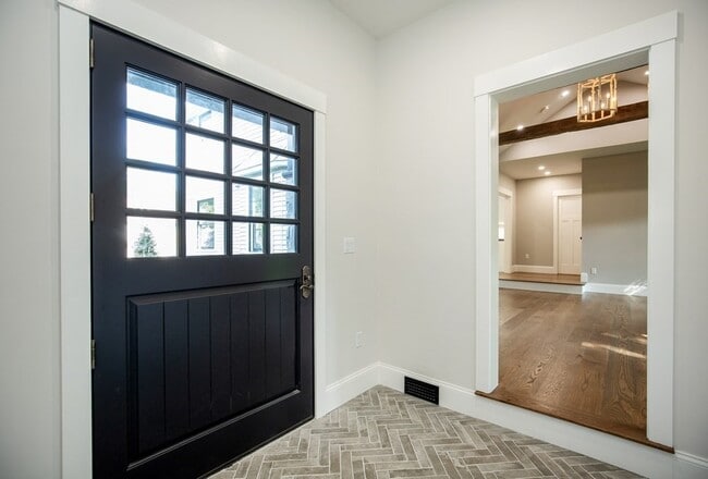 Building Photo - 18 Wolcott Ave