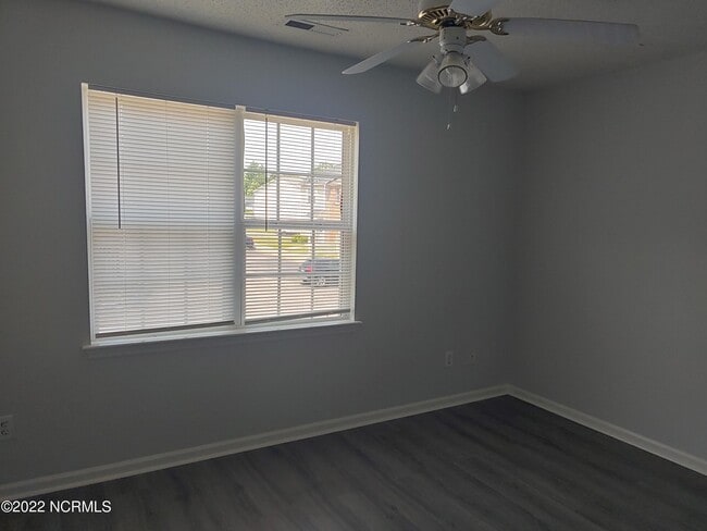Building Photo - 204 Woodlake Ct