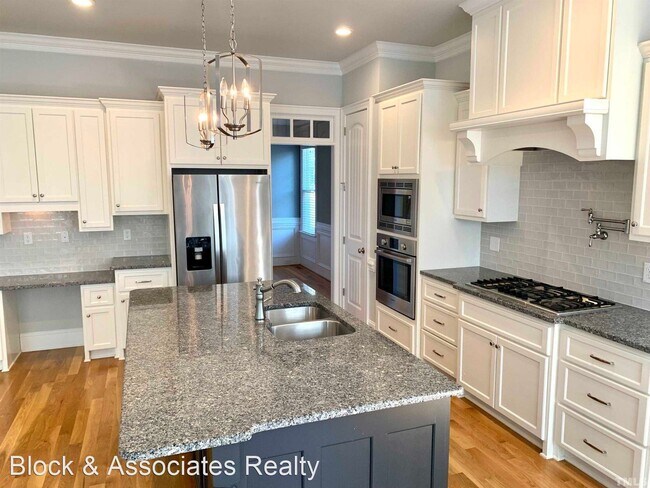 Building Photo - 3 br, 3.5 bath House - 1301 Empty Nest Way