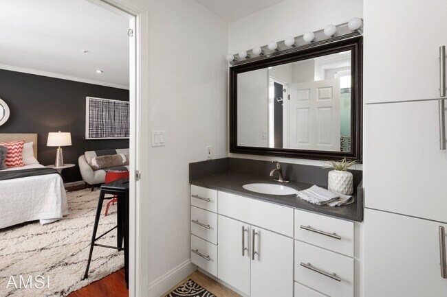 Foto del edificio - Studio, 1 bath House - 195 7th St. #301