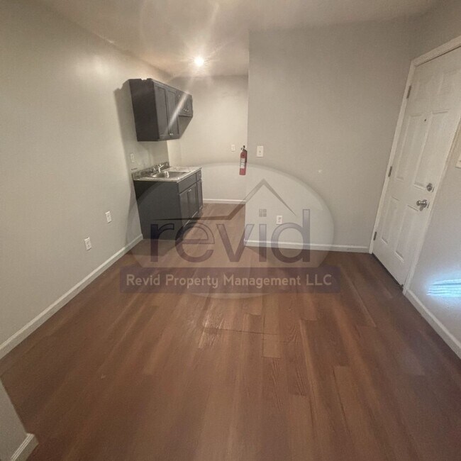 Foto del edificio - Move In Special! Half off First Months Rent!
