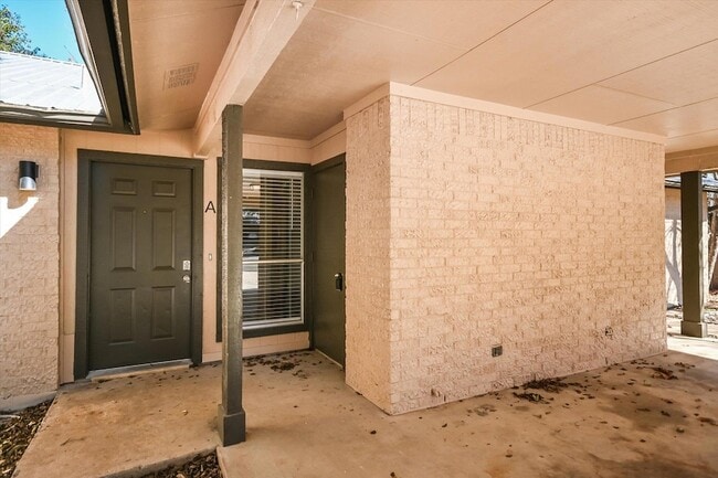 Foto del edificio - 1402 Waterloo Tr