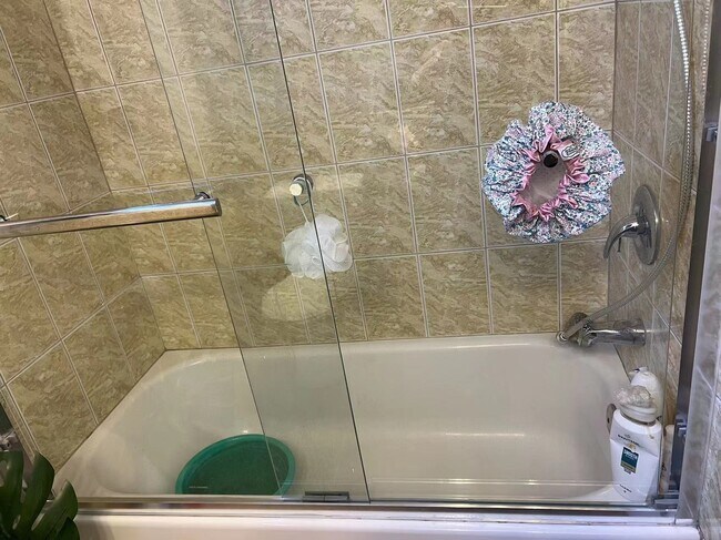 Foto del edificio - 448 Av. del Roble