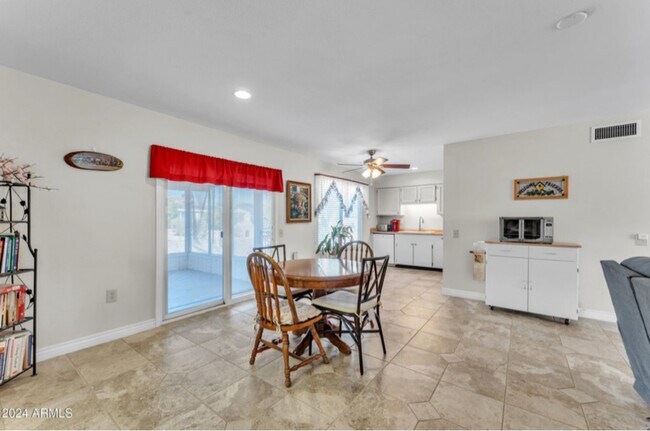 Foto del edificio - 13018 W Limewood Dr