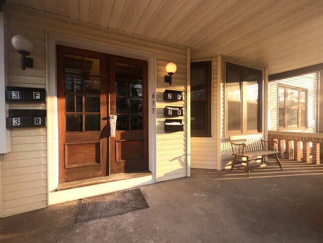 Building Photo - 633 Orange St