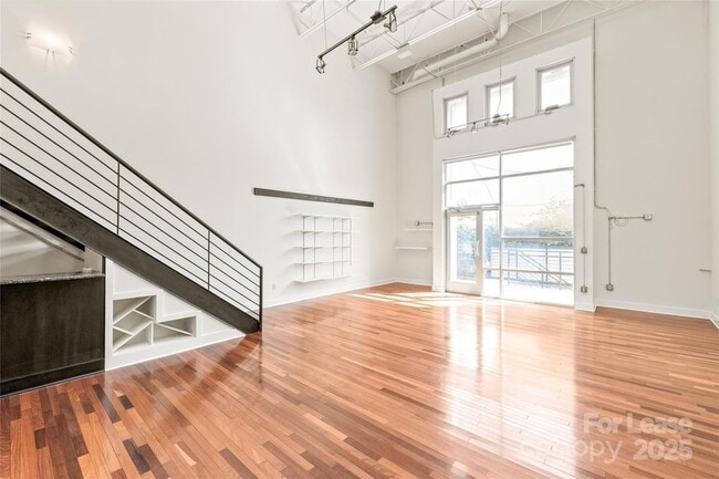 Building Photo - 931 Westmere Ave