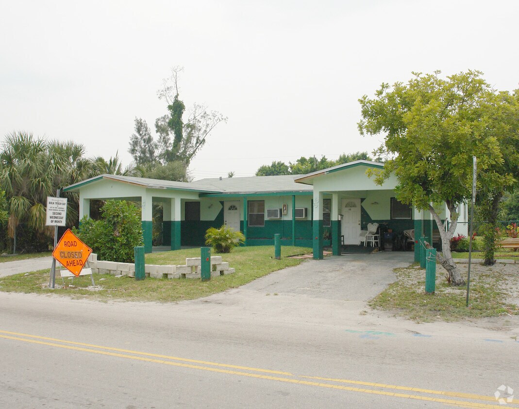Primary Photo - 15-37 SW 18th Ave