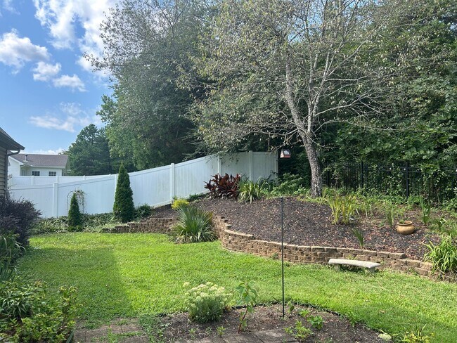 Foto del edificio - 2807 Oakleigh Twp Dr