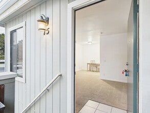 Building Photo - 820 Casanova Ave