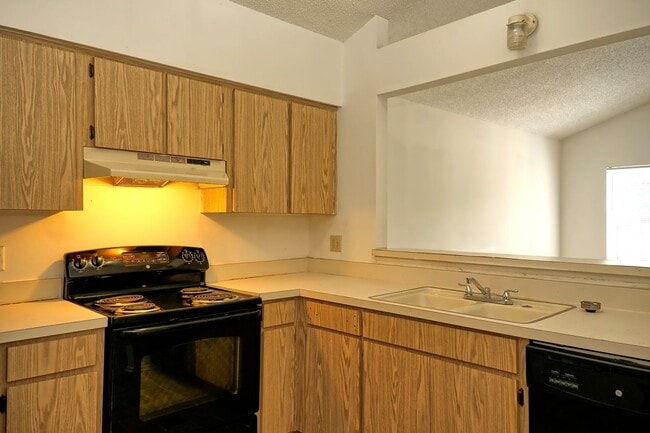 Building Photo - Spacious 2 Bedroom 1 Bath home for rent