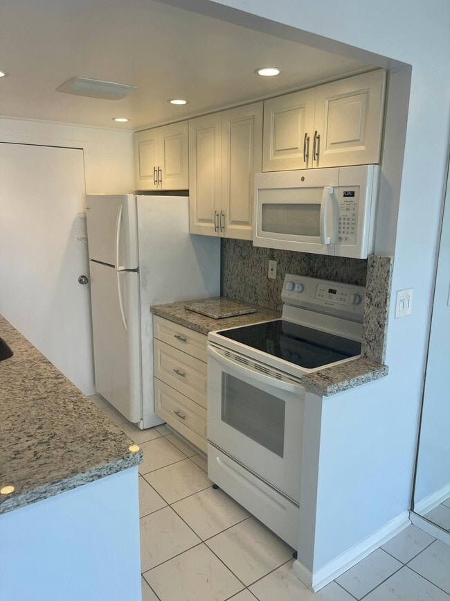 Building Photo - 720 Orton Ave