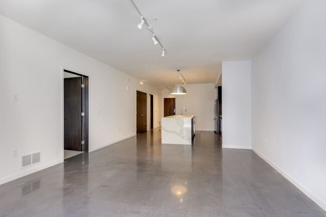 Foto del edificio - 1710 E Lake St