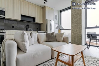 Building Photo - 1400 W Randolph St