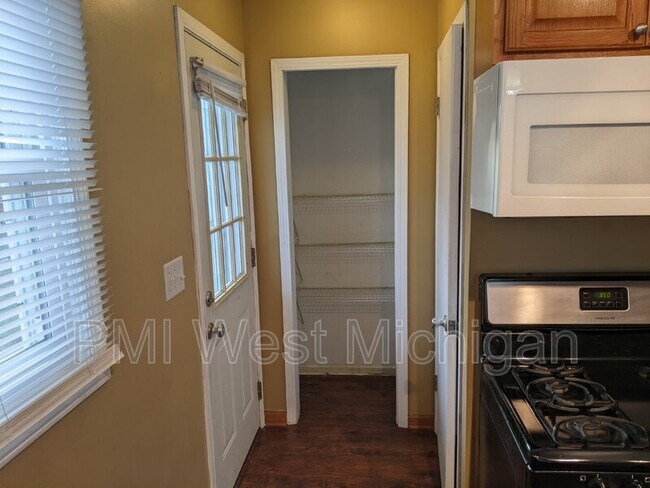 Foto del edificio - 1034 48th St SE