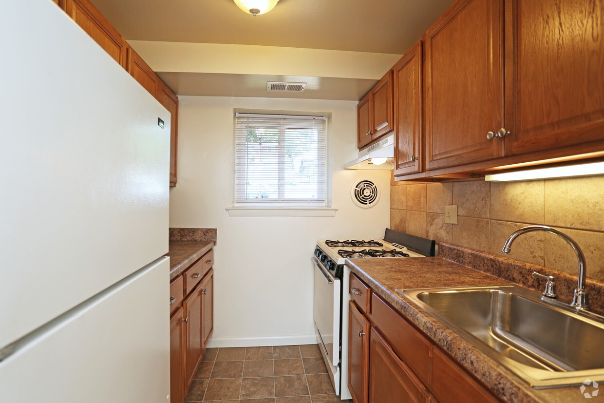 Canal House Apartments Morrisville, PA