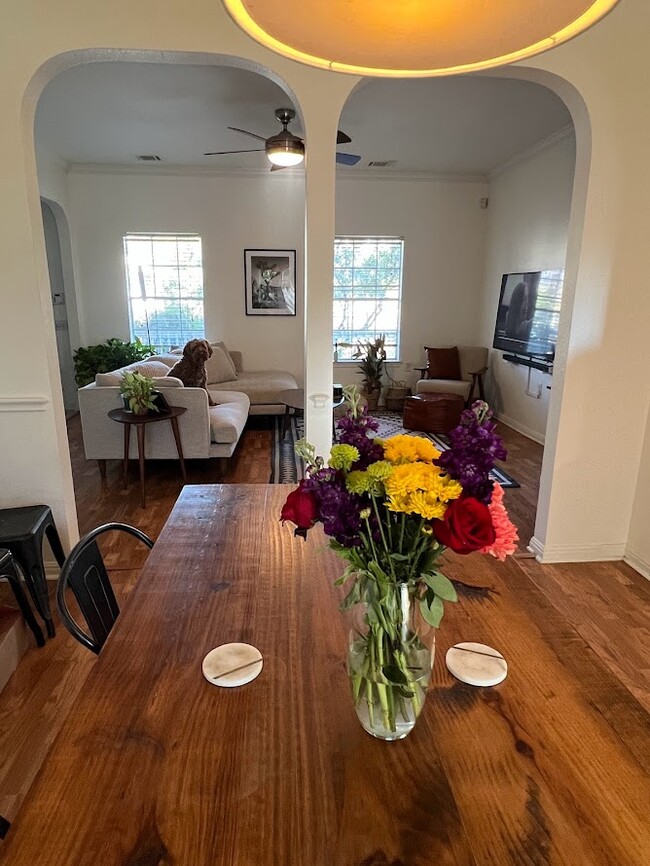 Dining - 1204 San Bernard St