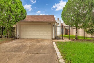 Building Photo - 11838 Plumbrook Dr