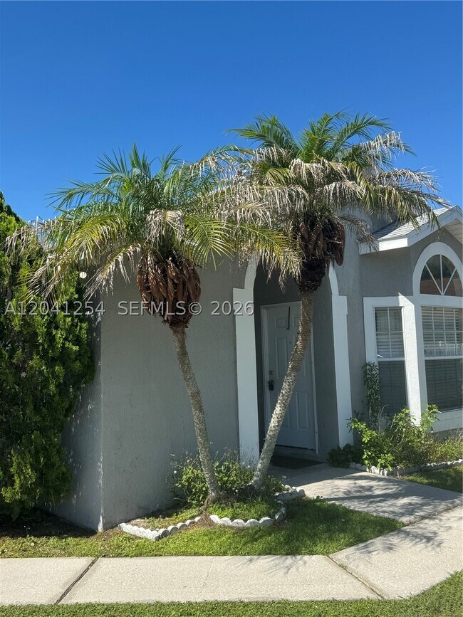 Foto del edificio - 2399 Harbor Town Dr