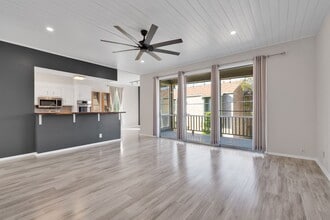 Building Photo - 3678 Hidden Dr