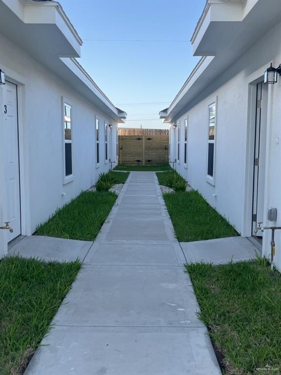 Building Photo - 304 W Campeche Ave