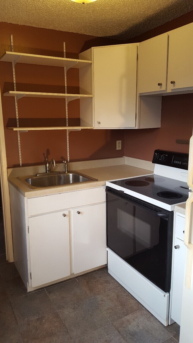 Kitchen - 4212 Winslow Place North