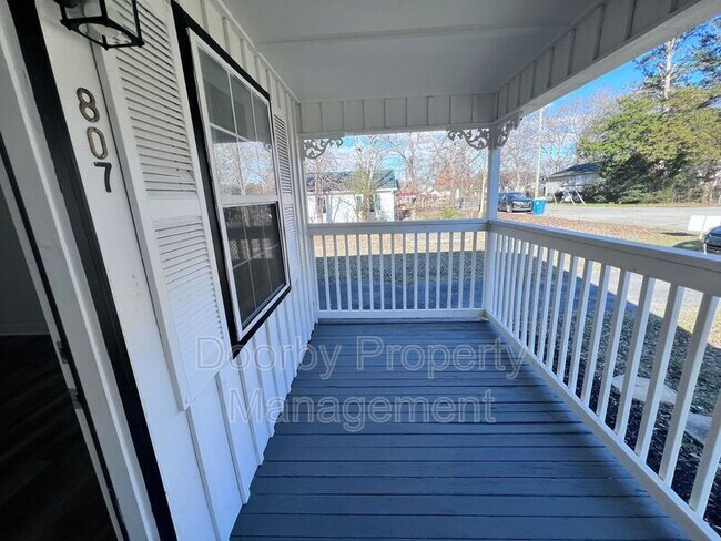 Building Photo - 807 Lee Ave