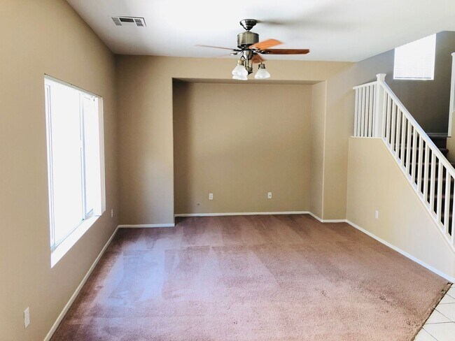 Foto del edificio - Newly Renovated 2-Bedroom Home with a Den