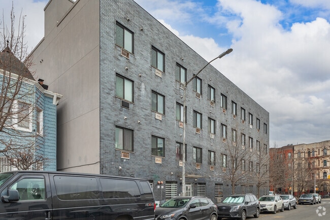 Building Photo - 39  Suydam Street