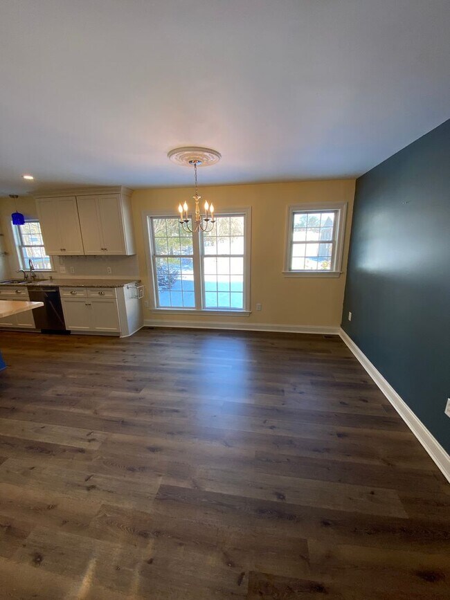 Foto del edificio - Stunning 3 Bedroom Home with Barn and Over 3 Acres!