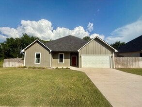 Building Photo - 1037 Stagecoach Bend