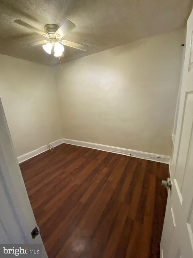 Foto del edificio - 813 E Madison St
