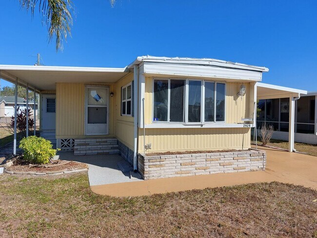 Foto del edificio - 55+ Community Home in Saralake Estates – 2 Bed / 2 Bath