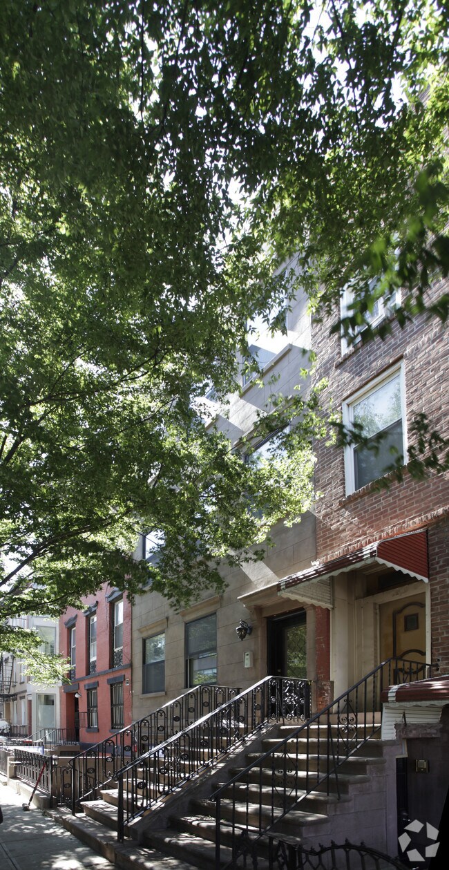 Foto principal - 136 Degraw St