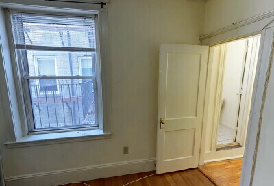 Building Photo - 50 Queensberry St