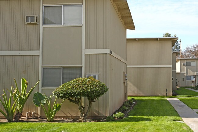 Castle Apartments Merced Ca Ac Units For Lower Pg E Castle Apartments