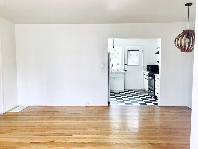 Photo - 3bed/1bath  house with PARKING, large back...