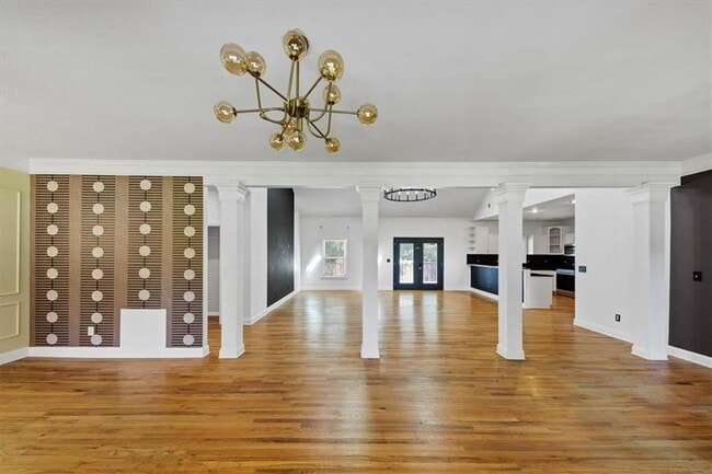 Building Photo - 3552 Robinhill Dr