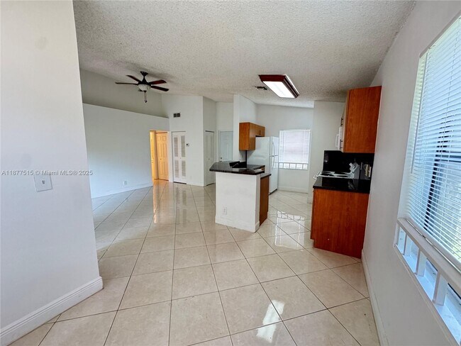 Foto del edificio - 9999 Summerbreeze Dr