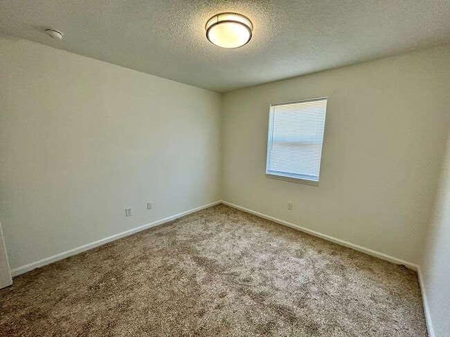 Building Photo - 2 Bedroom in Danville!