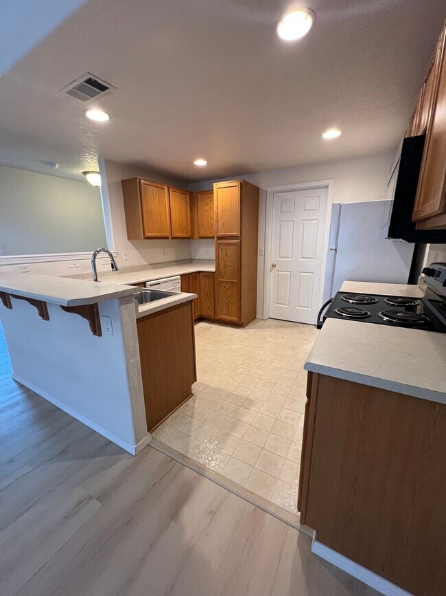 Foto del edificio - 1439-1441 SW Kellenbeck Ave