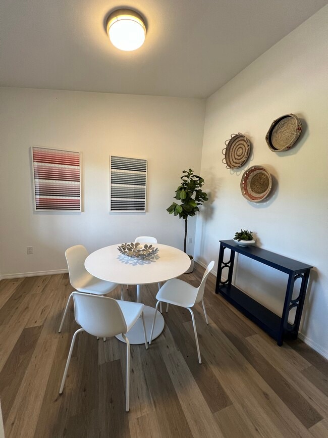 Building Photo - 525 Riverine Dr
