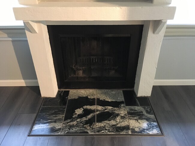 Foto del edificio - 1450 Cliff Ct