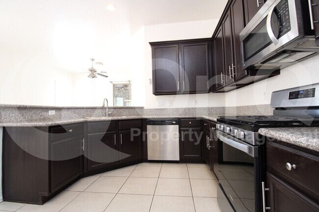 Foto del edificio - 3305 E Jacinto Ave