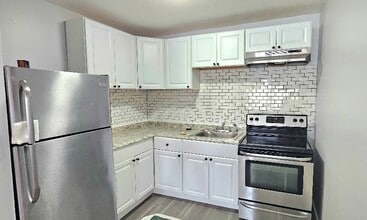 Building Photo - 78 Homeside Ave