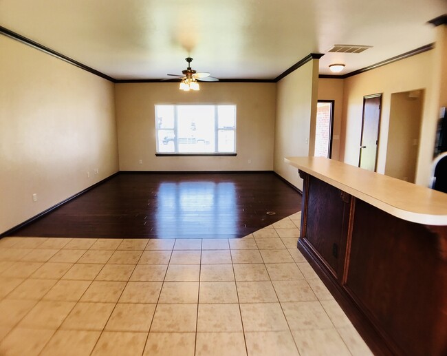 Foto del edificio - Beautiful 3BD 2BA Located in SW OKC, Wind ...